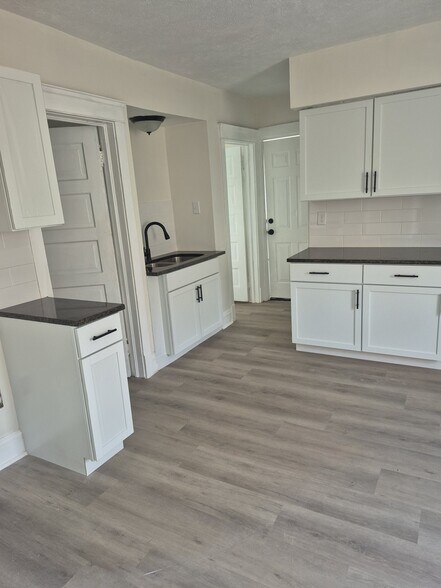Building Photo - 3449 W 54th St