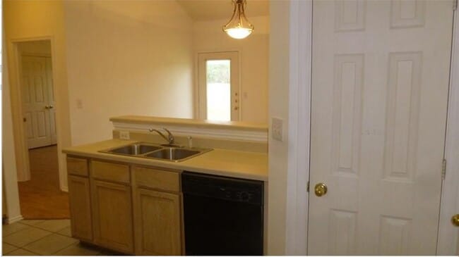 Building Photo - 501 Tablerock Cir