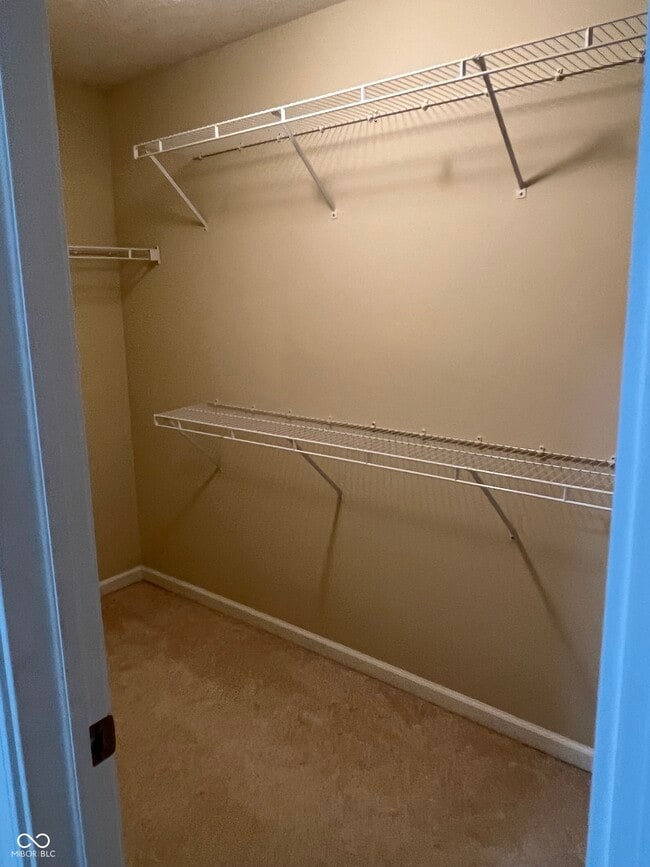 Building Photo - 3522 N Golden Gate Dr