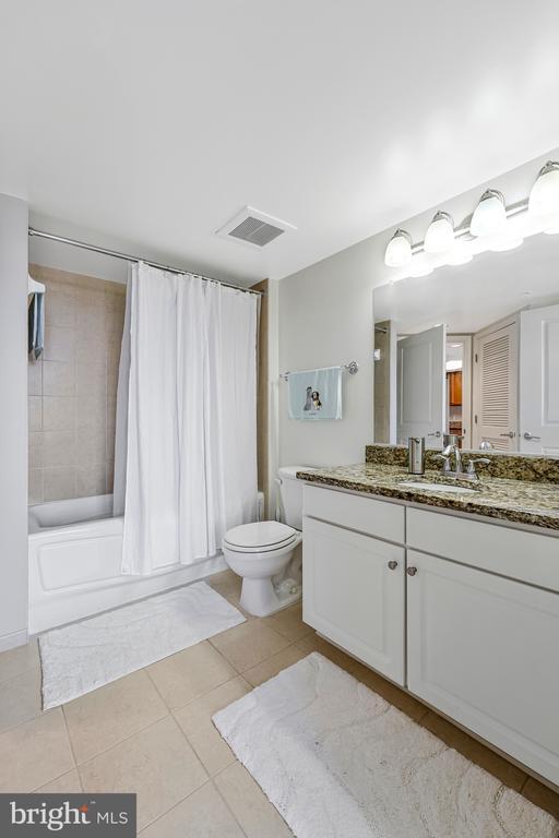 Building Photo - 11800 Sunset Hills Rd