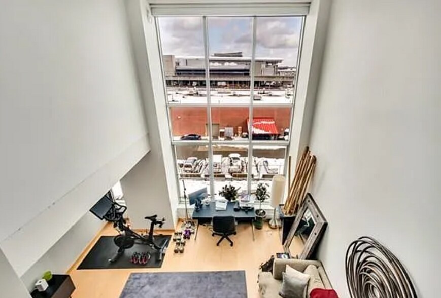 Building Photo - 25 Channel Ctr St