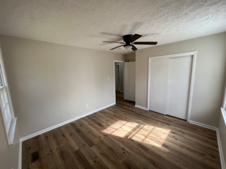 Building Photo - 2840 Shady Ln W