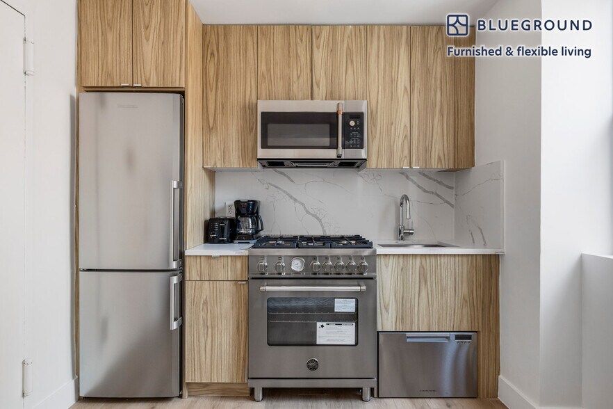 Building Photo - 138 E 38th St