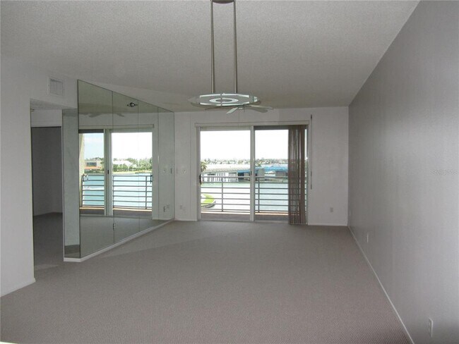 Building Photo - 7882 Sailboat Key Blvd S