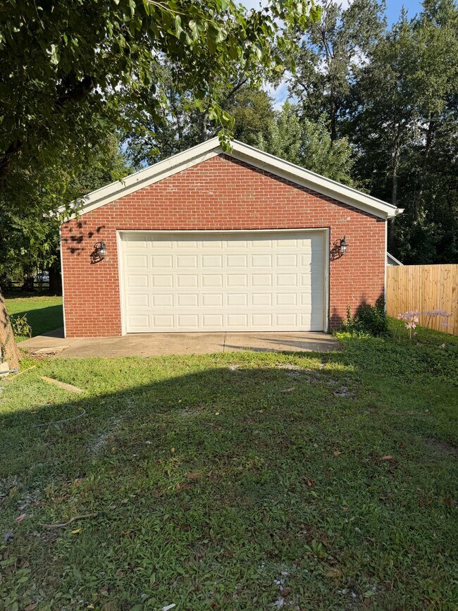 Building Photo - 8508 Perry Rd