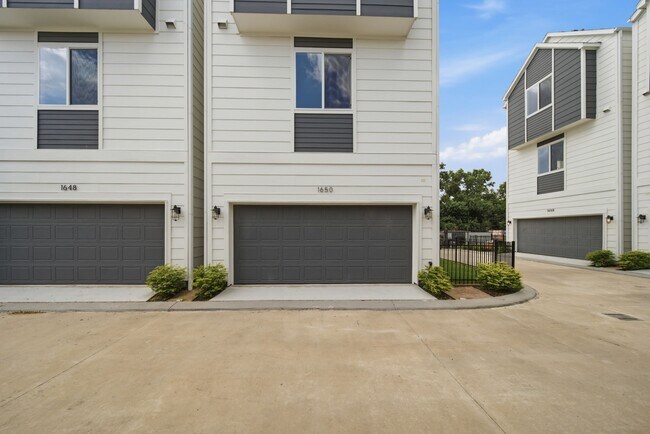 Building Photo - 1648 W Tidwell Rd