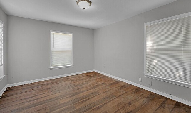 Building Photo - 2712 Mitchell Ave