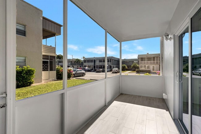 Building Photo - 493 Flanders K
