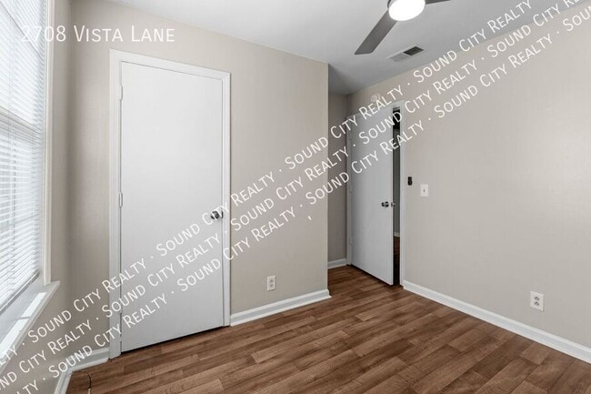 Building Photo - 2708 Vista Ln