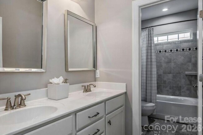 Building Photo - 10524 Royal Winchester Dr