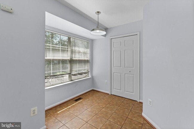 Building Photo - 2204 Commissary Cir