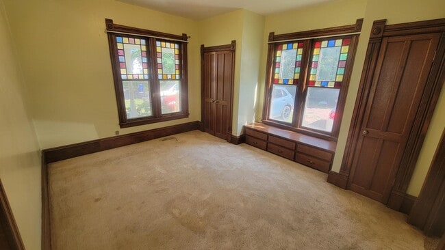 Building Photo - 410 Cottage Ave