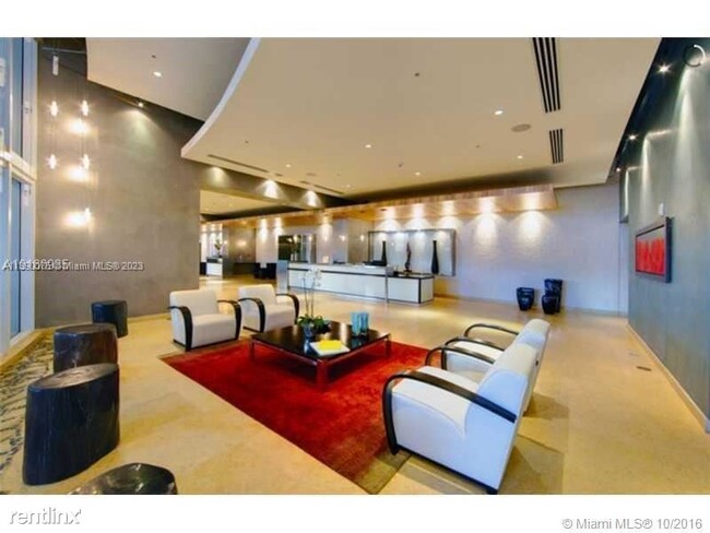 Building Photo - 2 br, 2.5 bath Condo - 60 SW 13th St Spect...