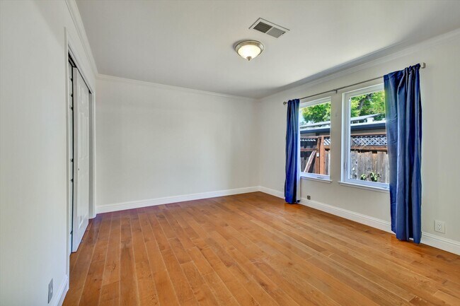 Building Photo - 1681 Kensington Ave