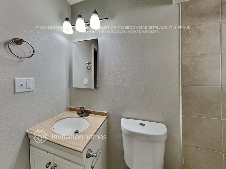 Building Photo - 3826 W Bloomfield Rd