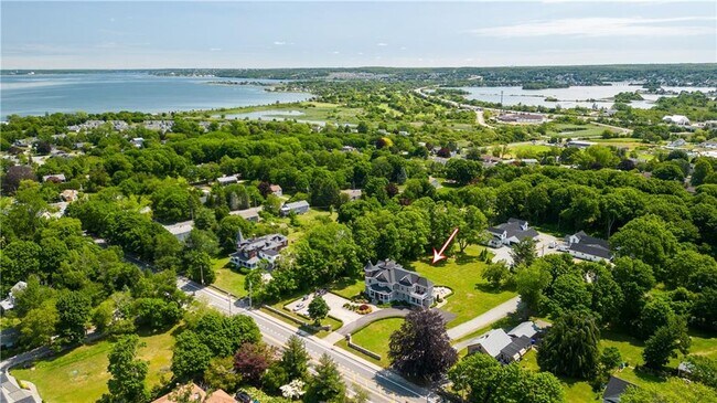 Building Photo - 567 Bristol Ferry Rd