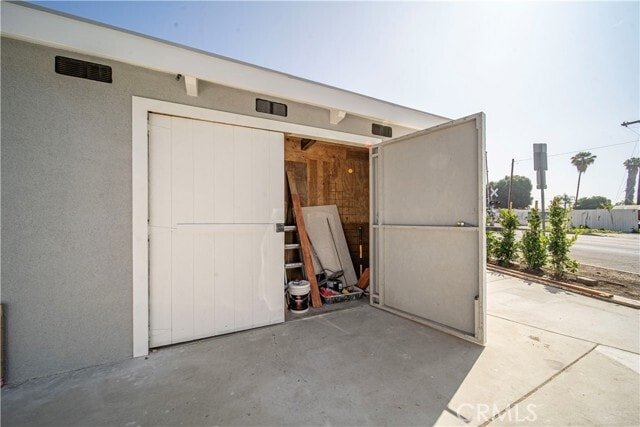 Building Photo - 9133 Laurel Ave