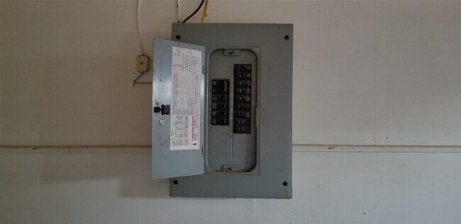 Building Photo - 2845 W 31st St