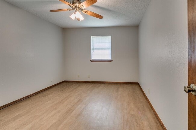 Building Photo - 1204 N Crawford Ave