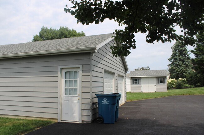 Building Photo - 751 Natalie Ln