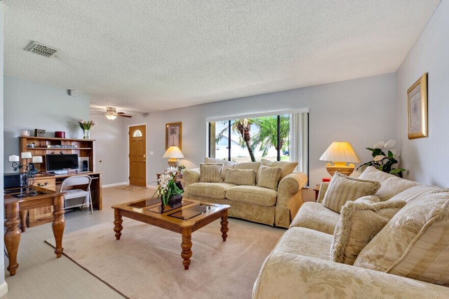 Building Photo - 7725 Indian Ridge Trail N