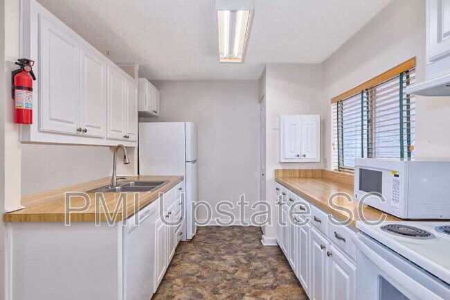 Building Photo - 98 Topsail Ct