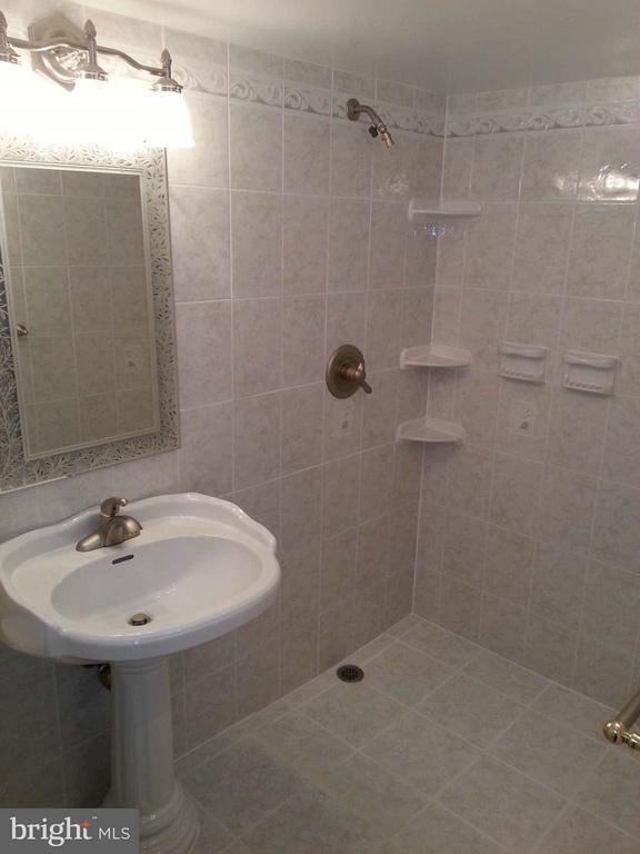 Building Photo - 326 Garner Ave