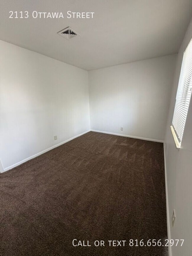 Building Photo - 2113 Ottawa St