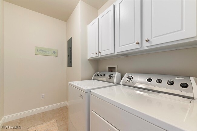 Building Photo - 8000 Via Sardinia St