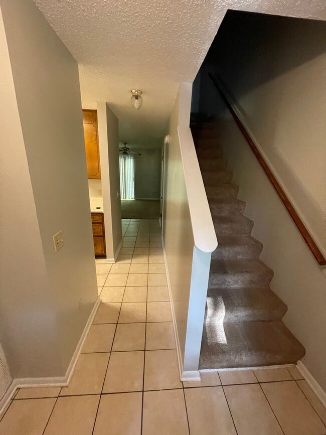 Building Photo - Rolling Acres Townhome.