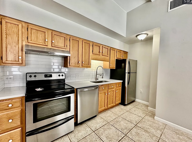 Updated Kitchen - 229 N Poplar St