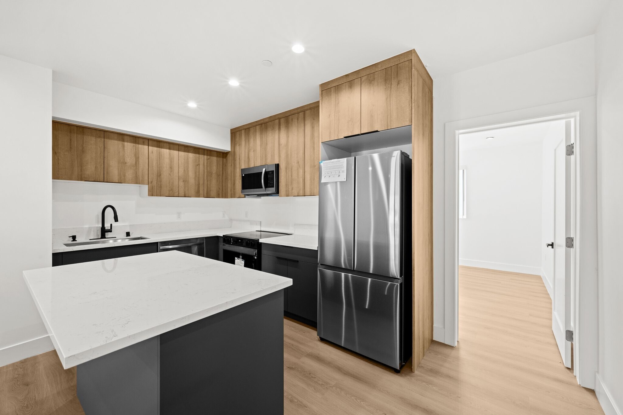 Building Photo - 2000 Hillcrest Dr