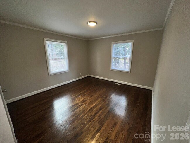 Building Photo - 148 S Smallwood Pl