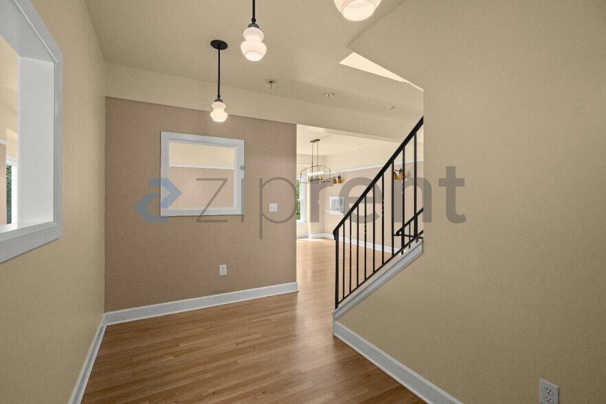 Building Photo - Unit