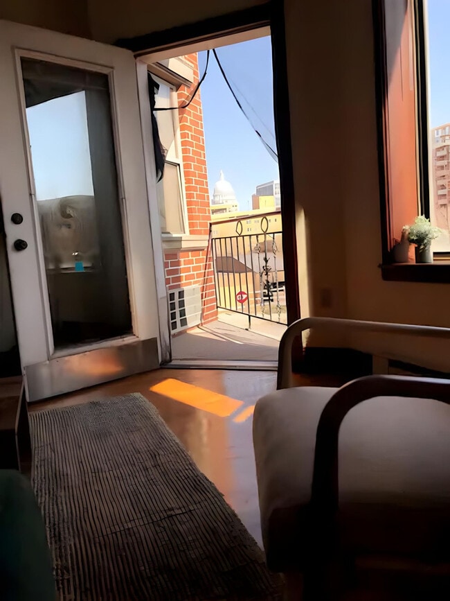 Building Photo - 402 W Dayton St