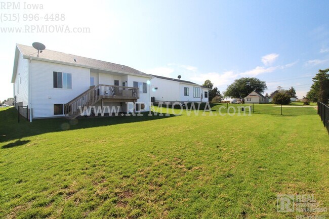 Building Photo - Over 2500 Square feet!!! 4 Bedroom, 2.5 Bath Home in Ankeny