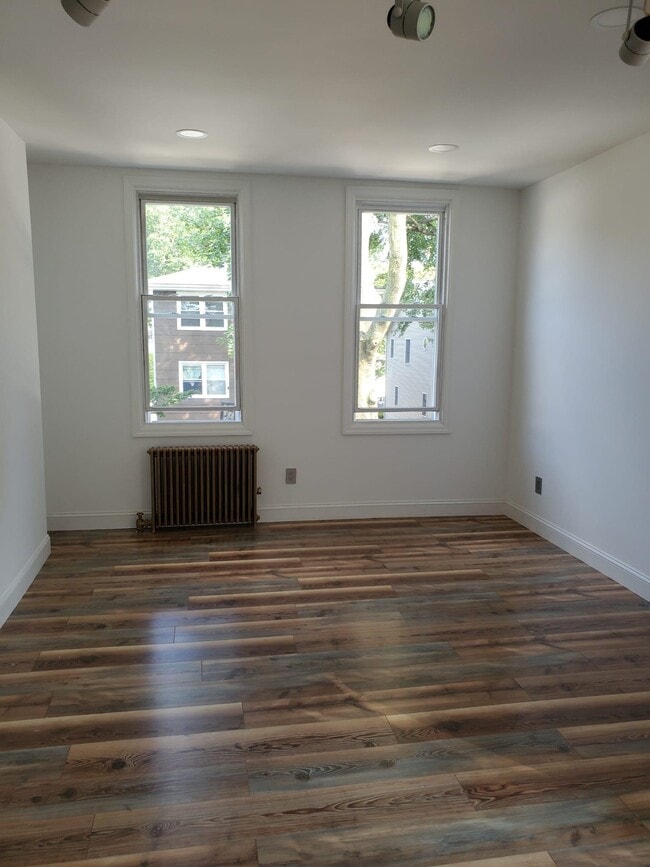 Building Photo - 43 Wood St
