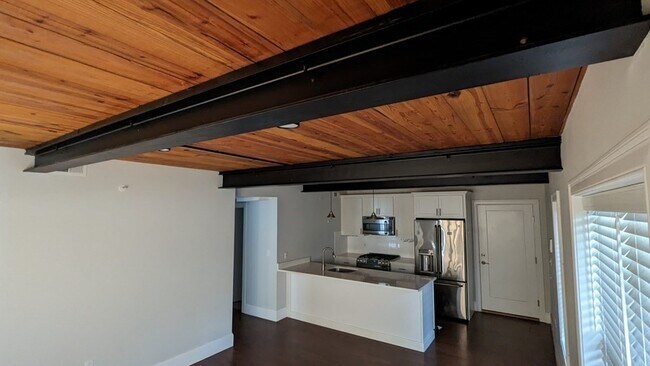 Building Photo - 192 Raymond St