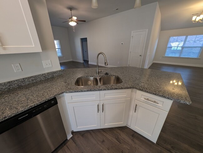 Building Photo - 244 Abercorn Dr