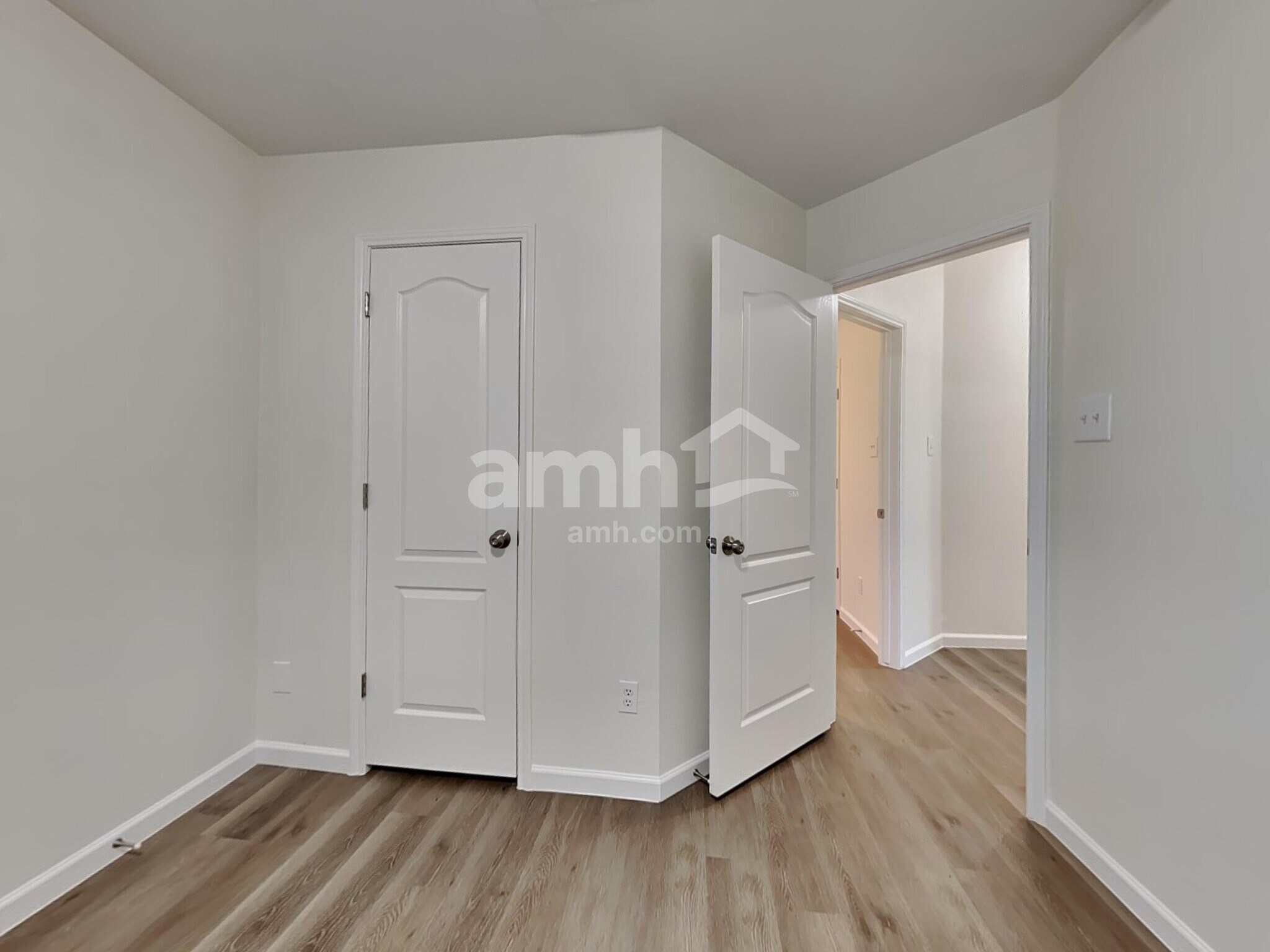 Building Photo - 347 Tioga Dr