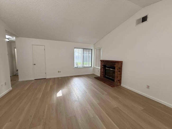 Building Photo - Great Natomas 3 Bedroom on Large Court