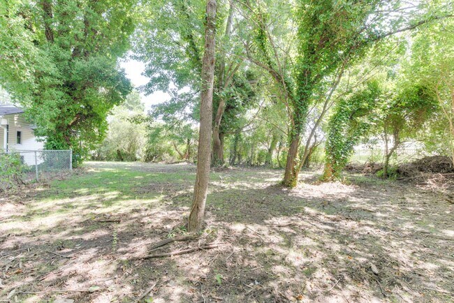 Building Photo - Renovated Virginia Beach Home with Large Yard and Prime Location