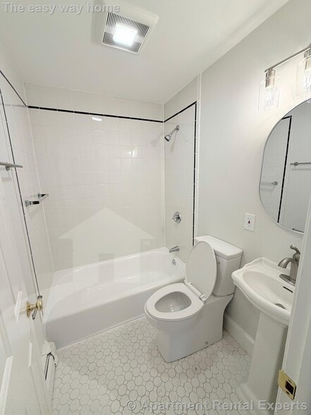 Building Photo - 170 Putnam Ave