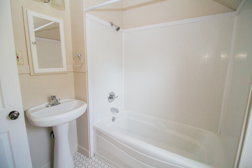 Building Photo - 4132 Berwick Ave