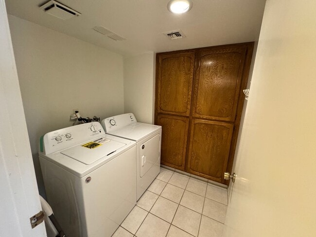 Building Photo - Beautiful 4 Bedroom Home