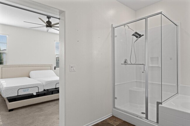 Building Photo - 30324 Town Square Dr