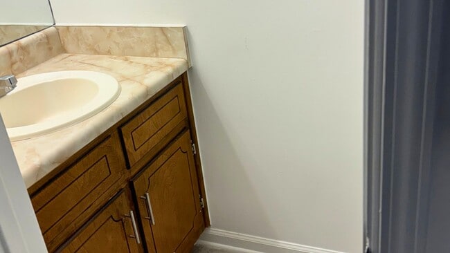 Building Photo - 905 Park Pl NE