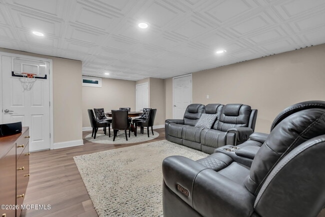 Building Photo - 10 Woodland Terrace