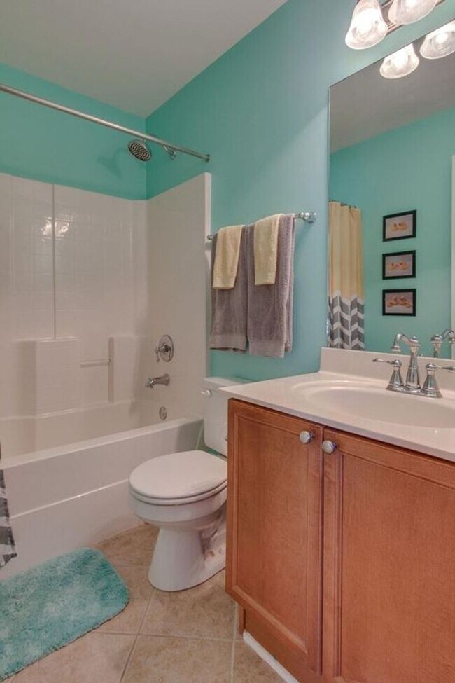 Building Photo - Spacious 3BR/2.5BA Duplex in South Nashville | Pet Friendly | Prime 37211 Location Near Dining & ...