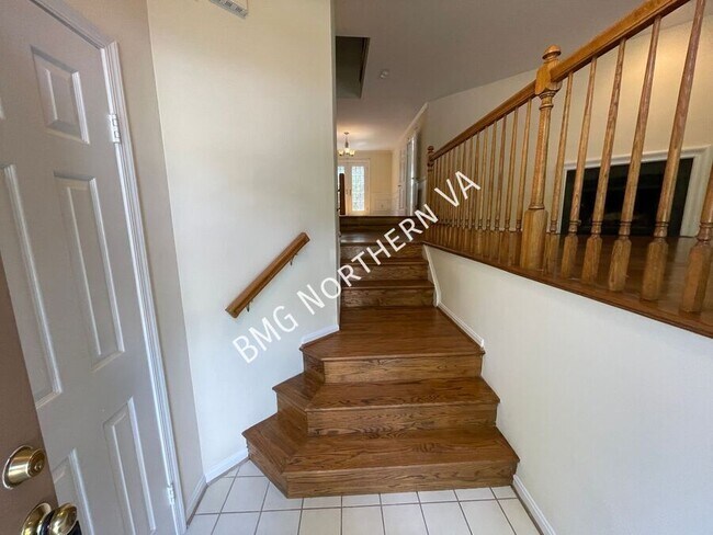 Building Photo - 2105 Kings Garden Way